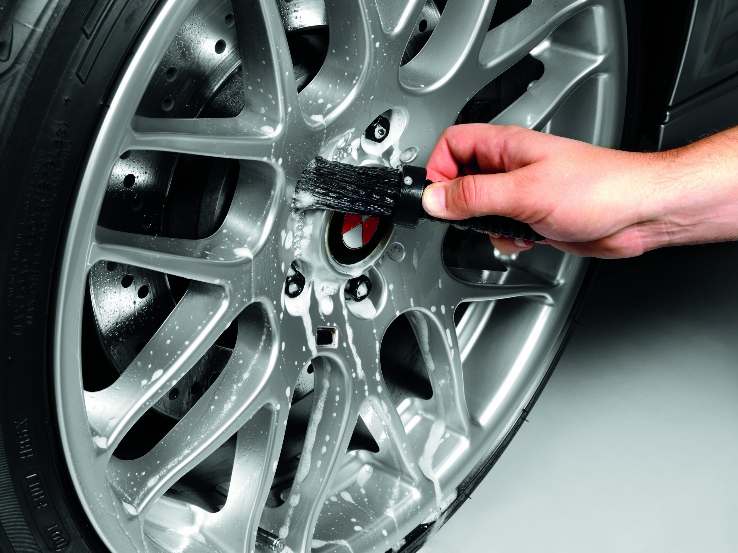 Griot's Garage Lug Nut Cleaning Brush for Car Detailing Wheels and Tires, Exterior Auto Detail Products and Supplies, 15597, Black - Image 2